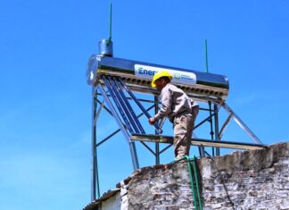 PARA INSTITUCIONES. Enersa entregó materiales para ahorrar energía