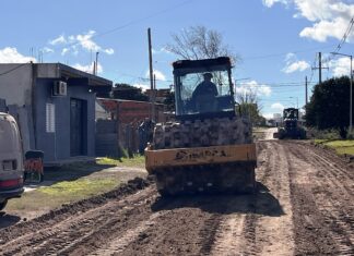 Arreglan calles pavimentadas y de tierra en distintos sectores de La Histórica