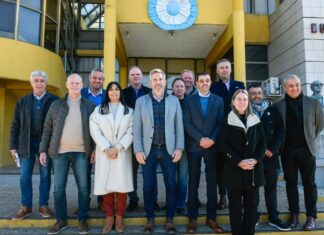 Oscar Francou participó en la reunión de los intendentes vecinalistas con el Gobernador