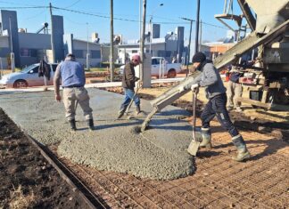 Caseros: Construyen veredas y cordones cunetas