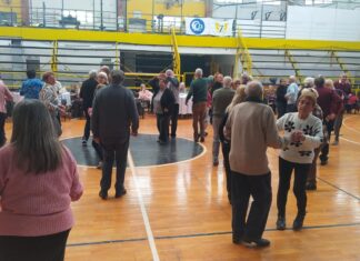 Adultos mayores celebraron el Día de la Amistad a puro baile y bingo
