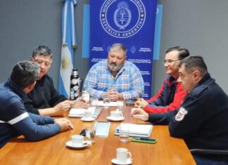 En un encuentro con presencia local, Bomberos abordó la agenda en materia de protección civil