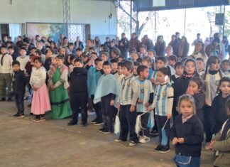 Autoridades de Caseros asistieron al acto por el 9 de Julio en la Escuela N°86