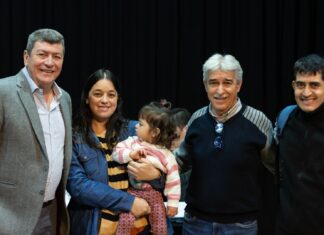 Más de 35 familias de Caseros rubricaron las escrituras de sus viviendas