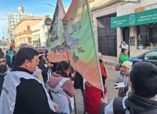 Paro de los docentes y estatales: “Ni la ley ni la Caja de Jubilaciones se tocan”, afirmaron en la movilización