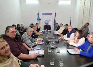 Provincia mejora la oferta a docentes: Propone igualar inflación hasta diciembre y una suma fija que incluye a jubilados
