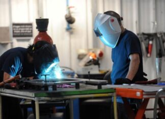 EMPLEO PRIVADO. Diputados impulsan reformas a la ley industrial
