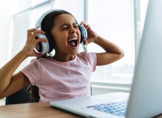 SALUD. Según un estudio de la OMS. Millones de jóvenes podrían perder la audición por usar mal los auriculares