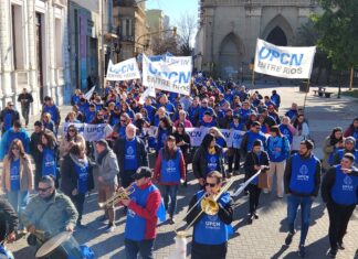 «La Caja de Jubilaciones se discute, pero se discute con todo», remarcó UPCN en la movilización