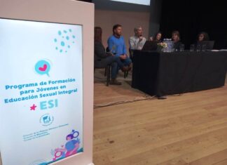 A través de la reflexión y el diálogo instruyen a jóvenes sobre educación sexual integral