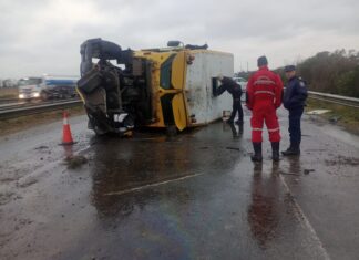 Ocurrió un accidente de camión de caudales en Autovía