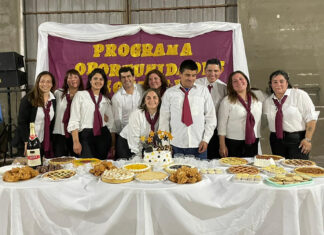Egresaron más de cien estudiantes jóvenes y adultos del Programa Oportunidades
