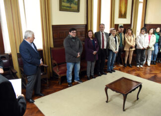 Colegio del Uruguay: Otorgaron ejemplares a escritores del libro por su 175° aniversario