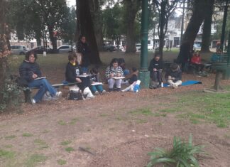Museo de la Ciudad: Se organizó una salida para dibujar en la plaza Ramírez