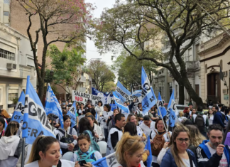 En el primer día de paro, docentes de toda Entre Ríos se movilizaron en Paraná