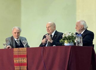 Centro Cultural Urquiza: Disertaron sobre la consolidación de la Democracia y el Federalismo