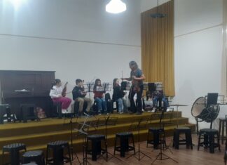 La Orquesta-escuela Río de los Pájaros presentó la muestra de sus talleres iniciales de instrumentos