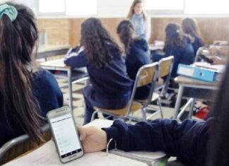 SIN DISTRACCIONES. Más escuelas frenan el uso de celulares en aulas