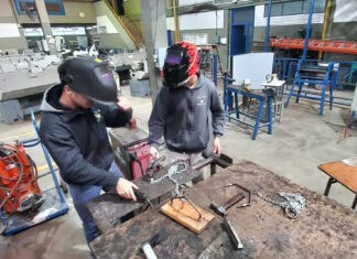 Escuela integral tiene nuevos juegos fabricados por estudiantes de la Técnica Herminio Quirós