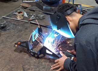 Escuelas técnicas de Colón construyen un sistema elevador de pacientes para hogar de adultos
