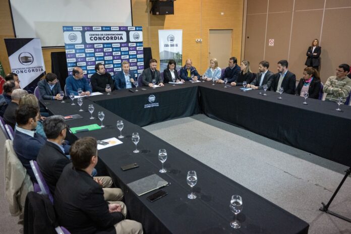 gestión - rogerio frigerio con intendentes del departamento concordia1