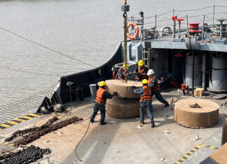 Navegabilidad: En el Puerto se iniciaron las tareas para mantener el balizamiento del río Uruguay