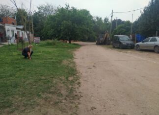Acondicionan las calles de tierra del barrio San Isidro