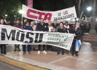 Organizaciones gremiales y vecinos se congregaron en la plaza Ramírez en defensa de los jubilados, trabajadores y estudiantes
