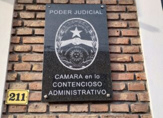 La Justicia hizo lugar a una medida cautelar, priorizó el interés superior de los niños y suspendió la retención de los haberes de un funcionario policial dispuesta por sus jefes