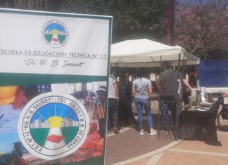 La Técnica N°3 conmemoró en plaza Ramírez el Día del Camino y de la Seguridad Vial