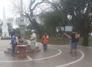 Jubilados reunieron en plaza Ramírez más firmas para el petitorio