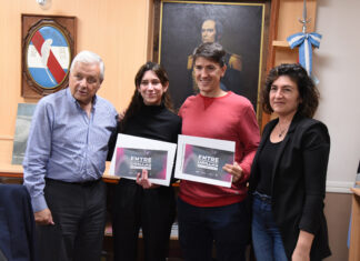Otorgaron los premios a los ganadores uruguayenses del certamen literario Entre Orillas