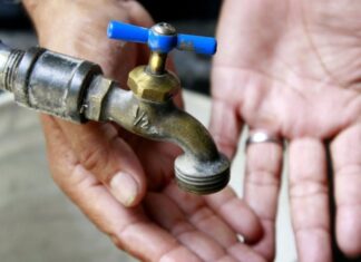 Realizan cortes parciales de agua en Villa Las Lomas Sur para mejorar el servicio
