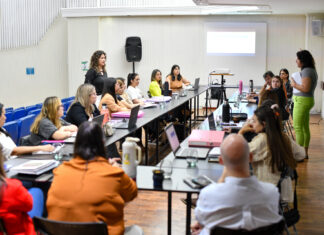 Se capacitaron tutores educativos de jóvenes y adultos