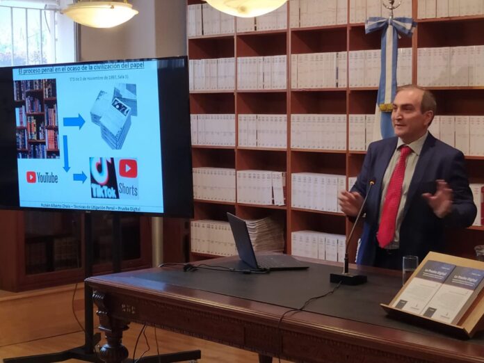 poder judicial - rubén chaia presentó en tribunales su obra sobre la prueba digital1