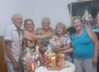 Otorgan los bolsones navideños a los jubilados de ATE