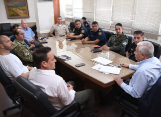 Buscan reforzar la seguridad en los festejos del 25