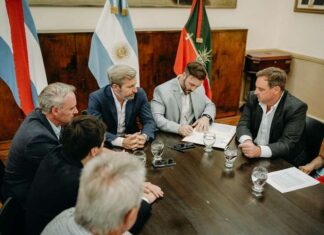 Frigerio firmó convenios para la continuidad del plan de recuperación vial entrerriano