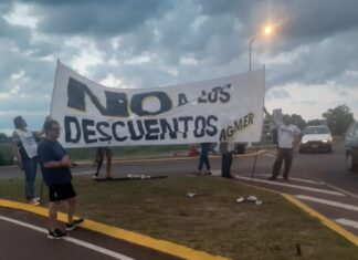 Docentes reclamaron por la devolución de los descuentos