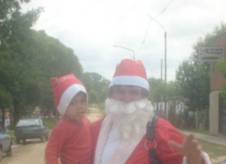 Papá Noel obsequió dulces entre los más pequeños