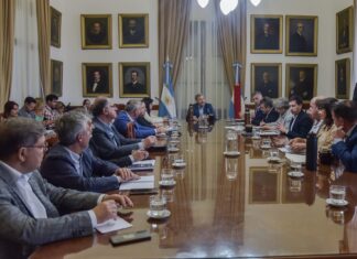 Frigerio trató en gabinete el inicio de los próximos tramos del plan de recuperación de la trama vial en Entre Ríos