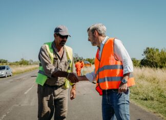 En la ruta 20, el Gobernador dio inicio formal al plan de recuperación vial entrerriano
