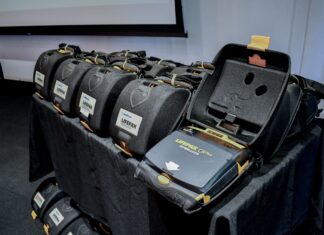 Salto Grande: La Delegación Argentina entregó desfibriladores a organizaciones