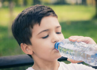 Prevención de la deshidratación en niños: Cuidados esenciales para el verano