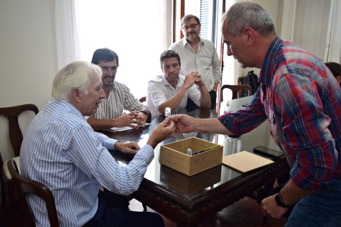 desarrollo económico - apicultores exportaron abejas reinas al uruguay1