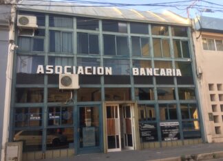 Los bancarios se declararon en alerta y movilización ante la decisión presidencial de privatizar el Nación