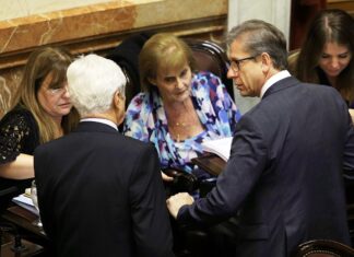 CRIPOESTAFA. Radicales tildan de “desleales” a sus senadores