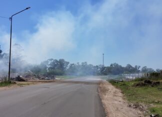 Alarma en 12 de Octubre y Frondizi por fuego en un basural