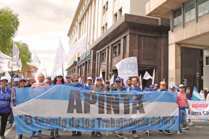 inta - movilización de trabajadores ante el organismo central
