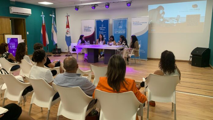 Paneles Mes de la Mujer (1)